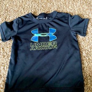 4 like new Under Armour shirts size 3T